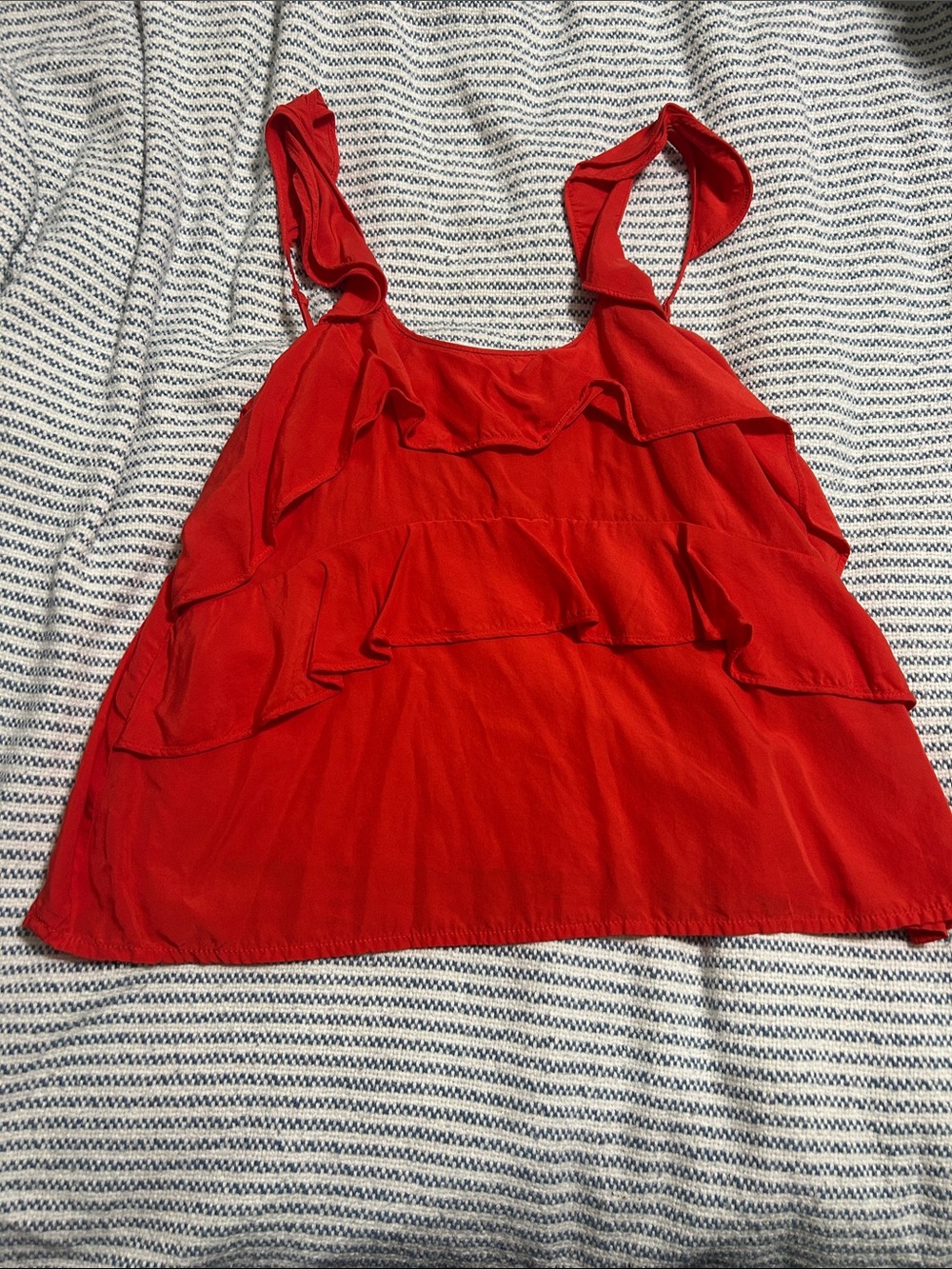 Line & Dot ruffle tank top